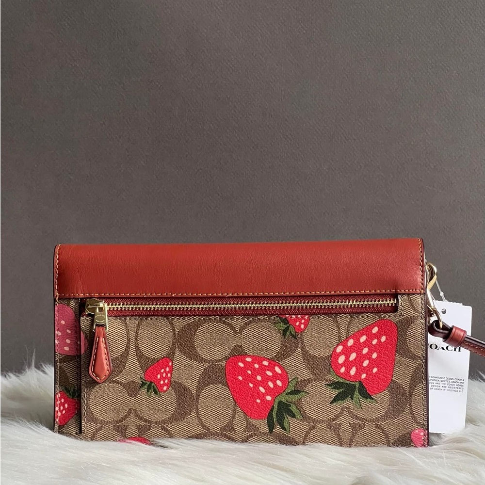 CH524 - Coach Travel Envelope Wallet in Signature Canvas with Strawberry Print - Picture 6 of 16